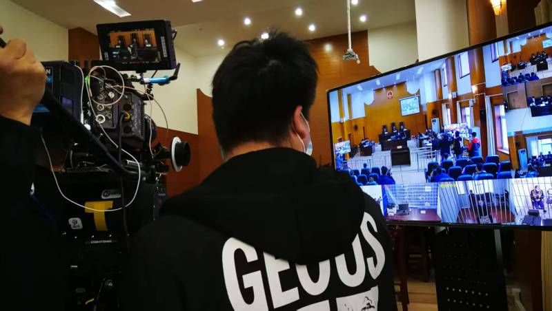 AI生成VS人工创意——嘉荫县广告片拍摄公司的技术浪漫主义实践